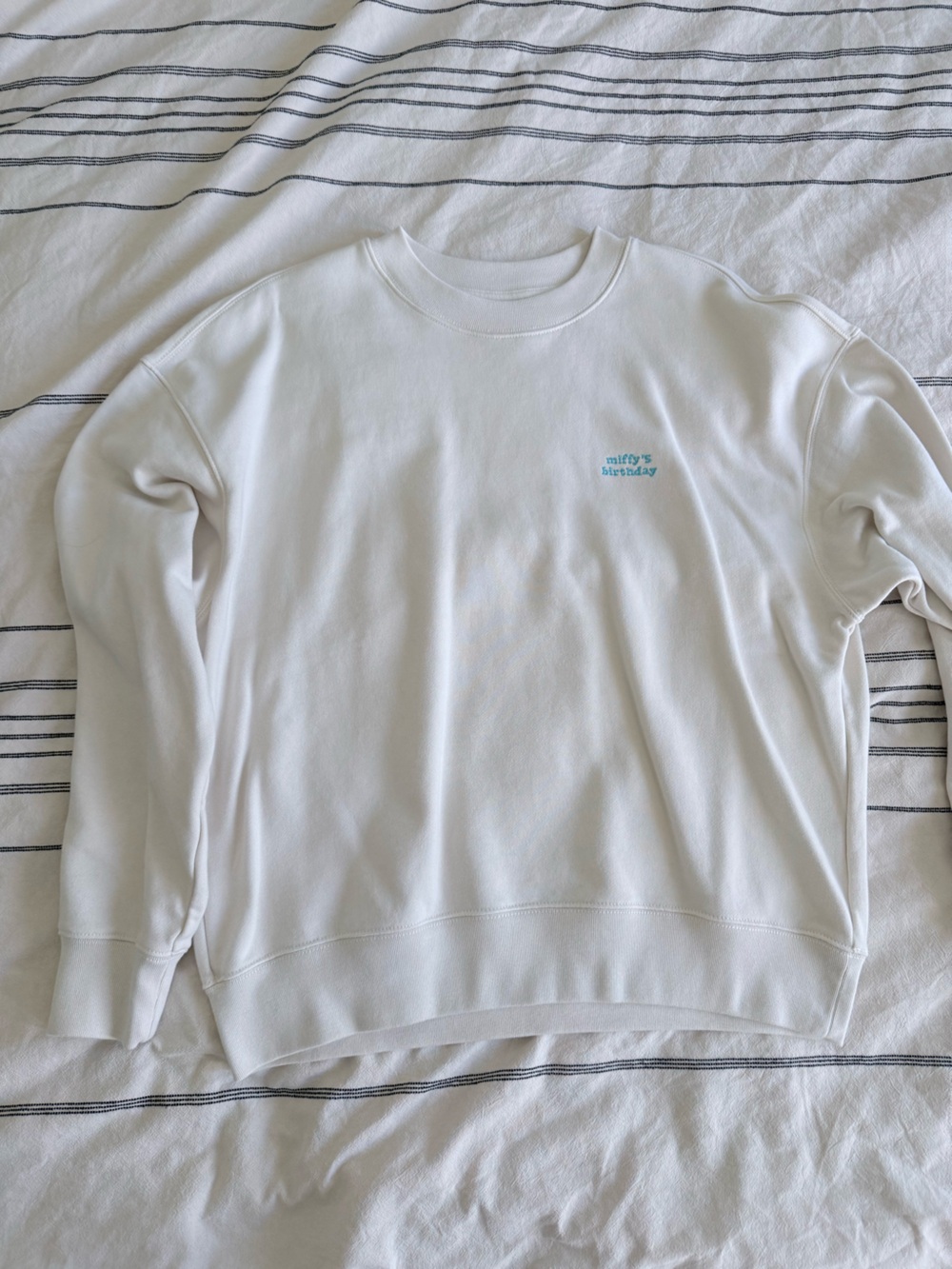 Uniqlo Miffy crewneck white
